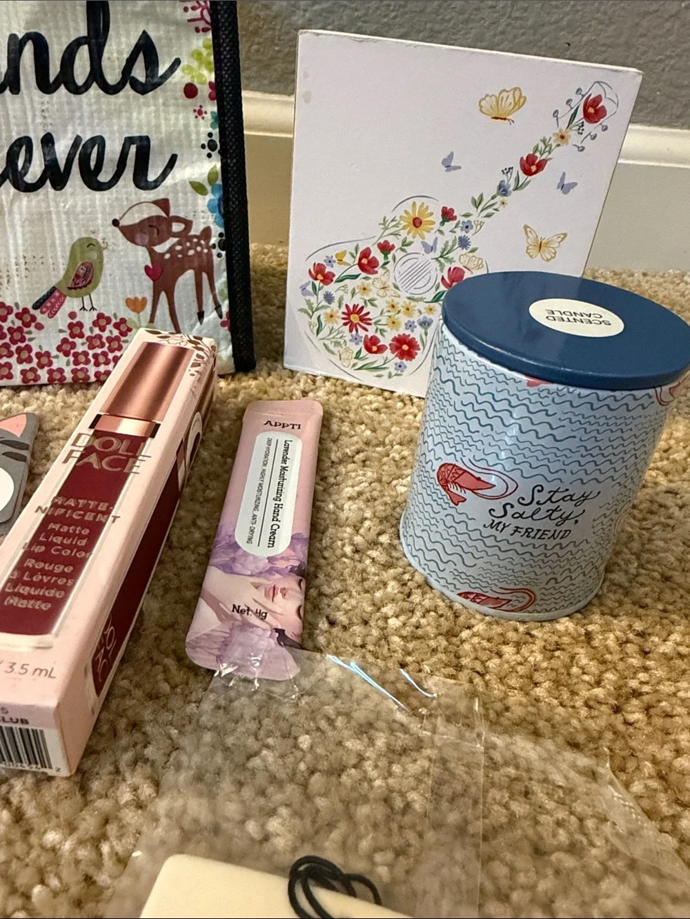 Assorted Women’s Skincare Gift Set – White & Pink Accents